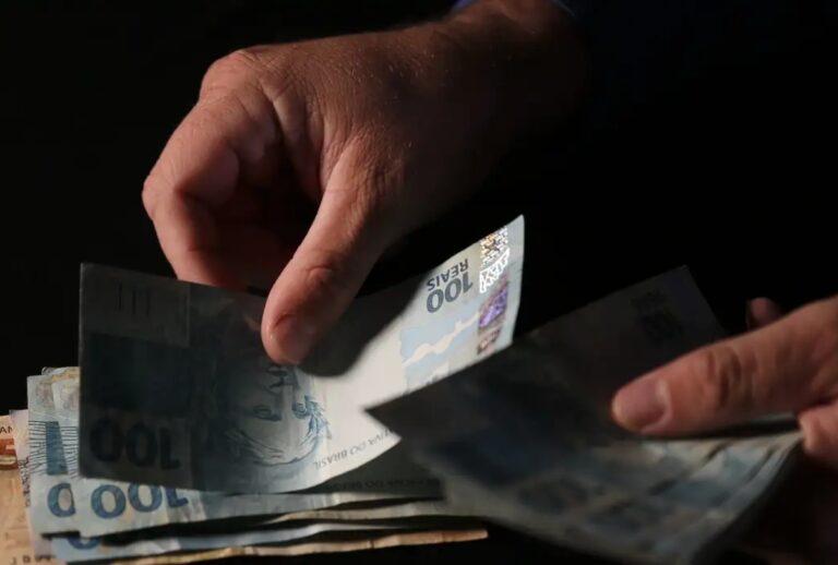 Devolução de dinheiro das bets começa nesta sexta-feira (9). Mais de R$ 1,3 bilhão será estornado automaticamente aos apostadores.