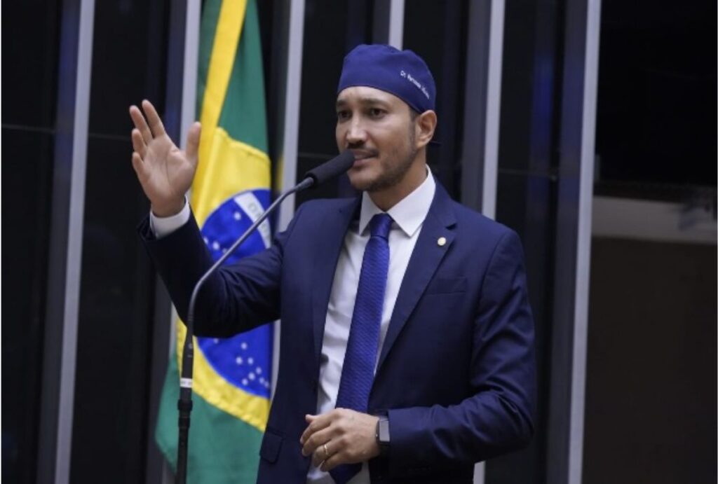 Dr. Fernando Máximo