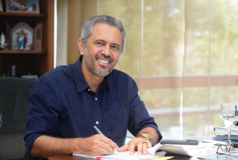 Elmano de Freitas (PT) foi reeleito governador do Ceará neste domingo (4), no primeiro turno das Eleições 2026.