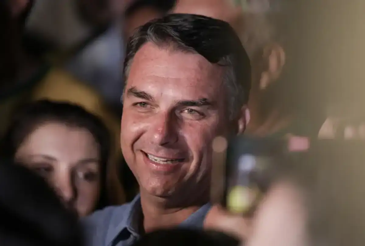 Flávio Bolsonaro vence 2º turno das Eleições 2026 no Japão