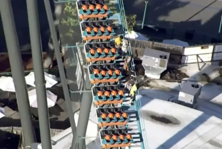 Um homem morreu ao ser ejetado de uma montanha-russa no Six Flags Over Georgia