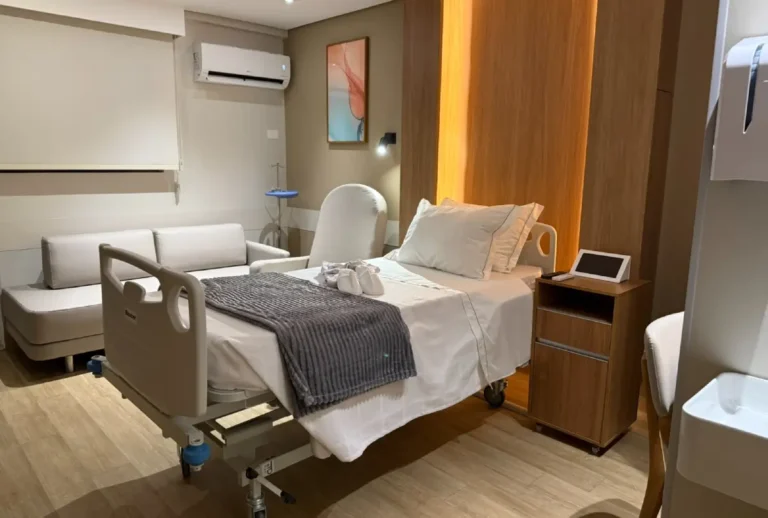 Um hospital de Curitiba inaugurou quatro quartos VIP com serviços que lembram a estrutura de hotéis de alto padrão.
