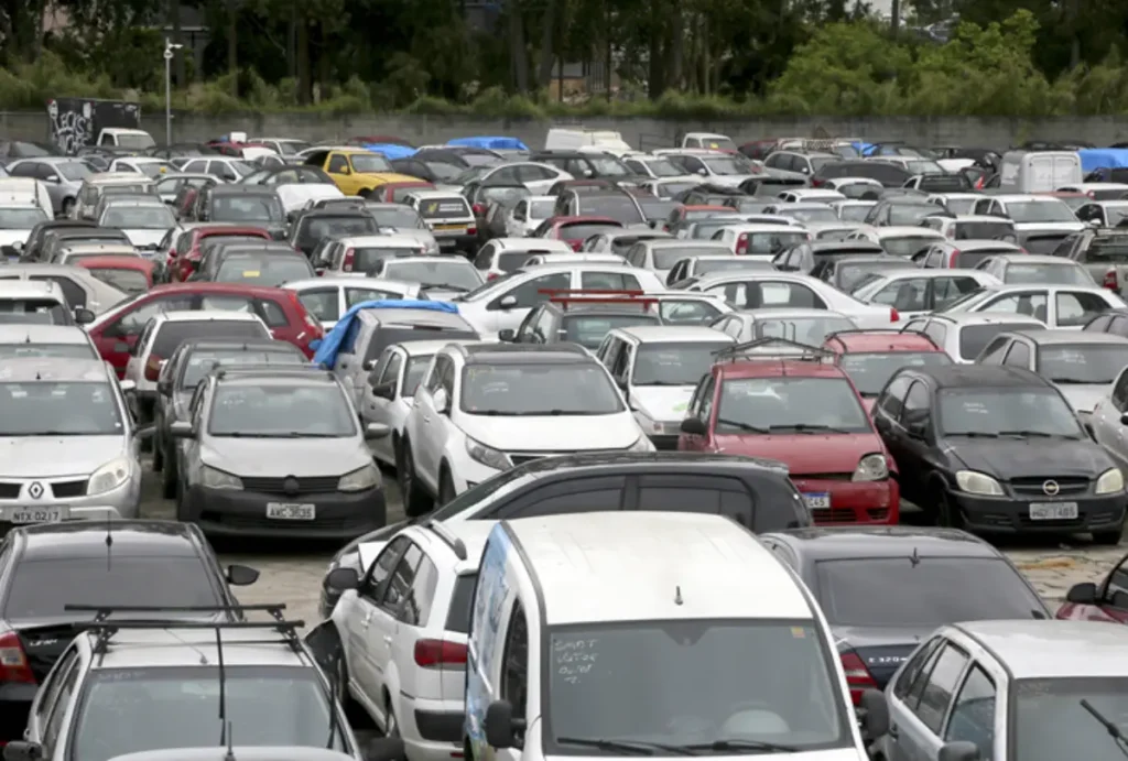 A Prefeitura de Curitiba realizará um leilão de veículos apreendidos nesta sexta-feira (30)