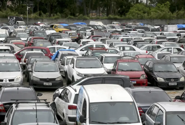 A Prefeitura de Curitiba realizará um leilão de veículos apreendidos nesta sexta-feira (30)