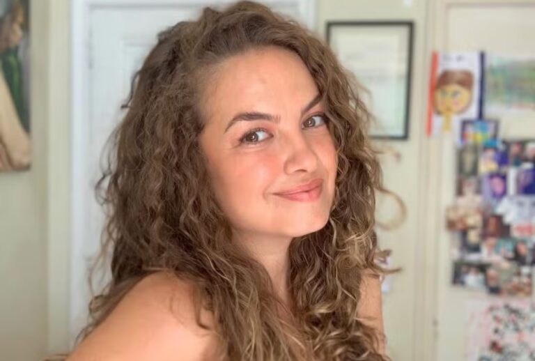 A atriz e cantora Lua Blanco morreu aos 39 anos, vítima de câncer. O velório acontece nesta segunda-feira (19), no Rio de Janeiro.