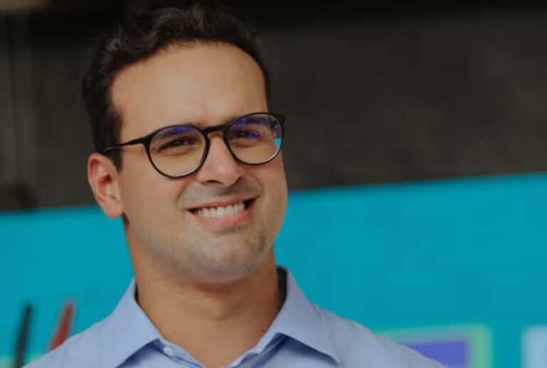 Lucas Ribeiro vence a eleição para o governo da Paraíba no primeiro turno e terá Lígia Feliciano como vice a partir de 2027