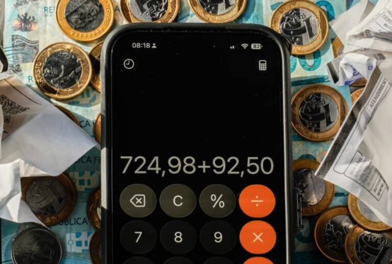 MEIs podem negociar dívidas de até R$ 8.105 com desconto de 50% e parcelamento em até 60 vezes. Saiba quem tem direito e como participar.