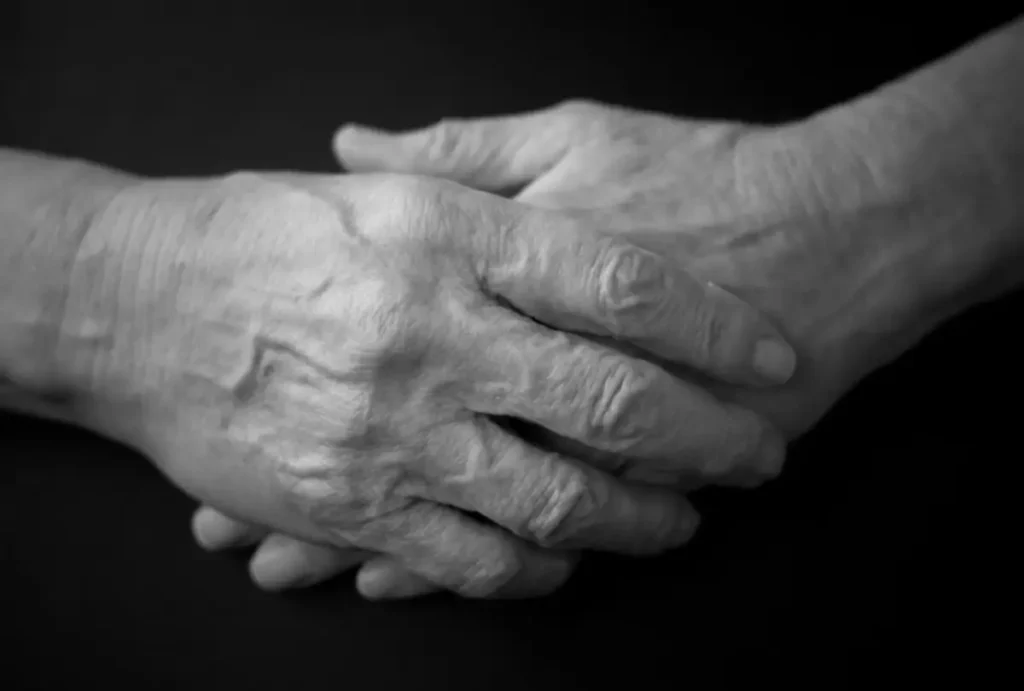 Um homem de 32 anos foi preso após agredir a própria avó, de 79 anos, em Mandaguari, no Norte do Paraná.