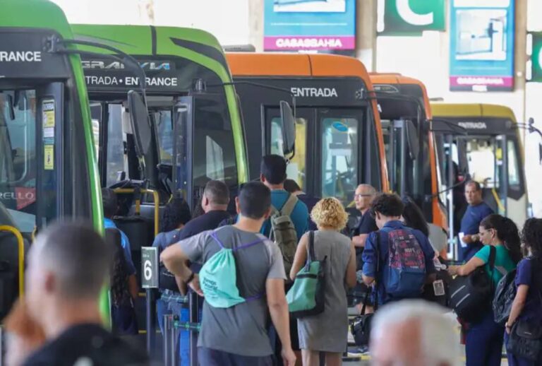 Os ônibus podem ficar de graça aos fins de semana em todo o Brasil a partir de 2027
