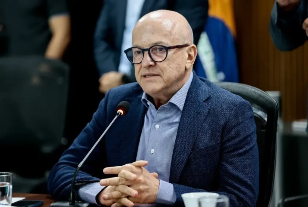 Otaviano Pivetta (Republicanos) foi reeleito governador de Mato Grosso neste domingo (4), no primeiro turno das Eleições 2026.