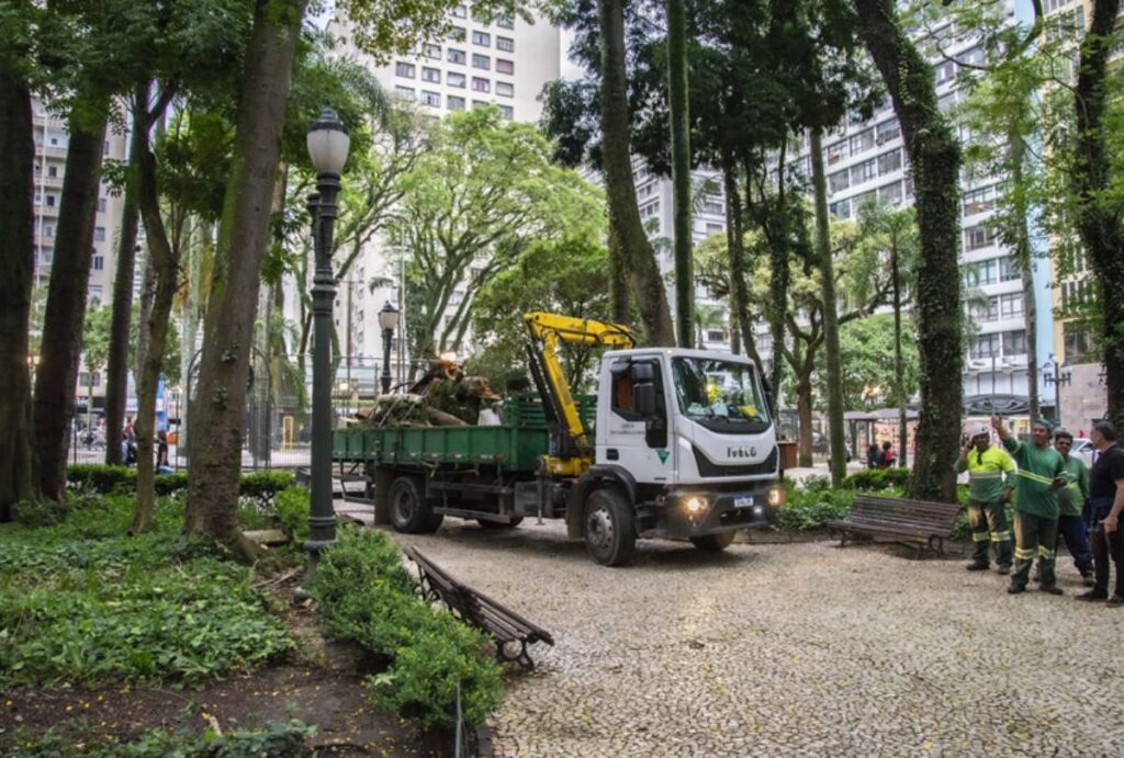 A Praça Osório, no Centro de Curitiba, será fechada para a circulação de pedestres a partir deste sábado (24).