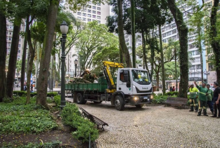 A Praça Osório, no Centro de Curitiba, será fechada para a circulação de pedestres a partir deste sábado (24).