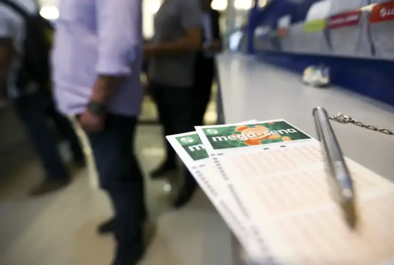 O resultado da Mega-Sena de hoje (24) pode transformar um apostador em milionário.