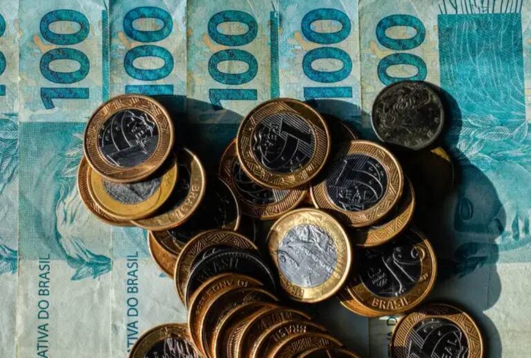 O salário mínimo pode aumentar R$ 120 em 2027, passando dos atuais R$ 1.621 para R$ 1.741