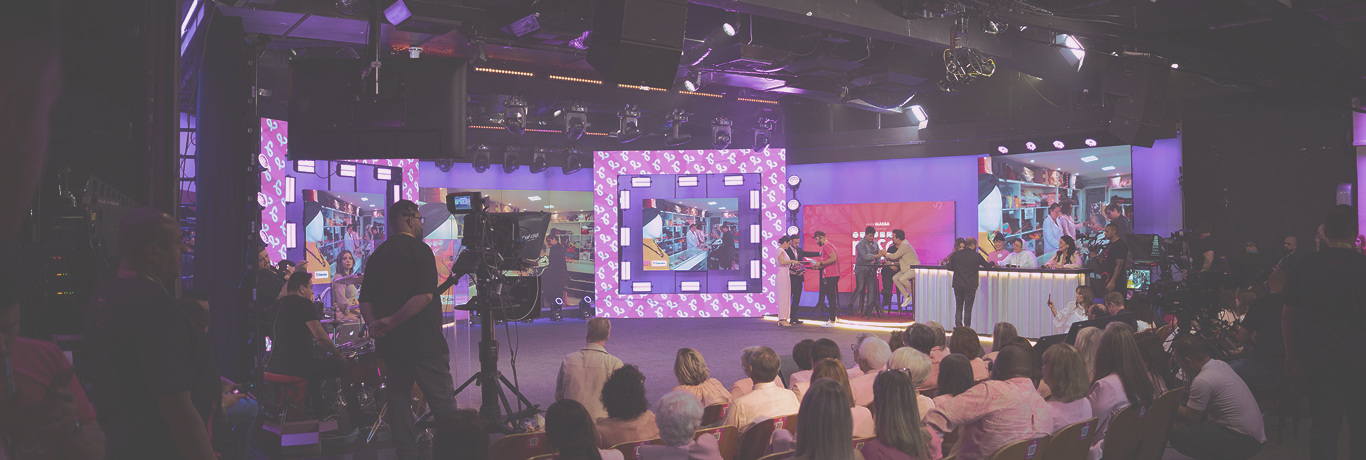 Palco do show Outubro Rosa com plateia