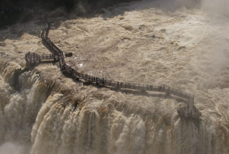 Cataratas do Iguaçu registram o maior volume do ano. Volume chegou a 17 milhões de litros, visite o parque e viva esse momento histórico.