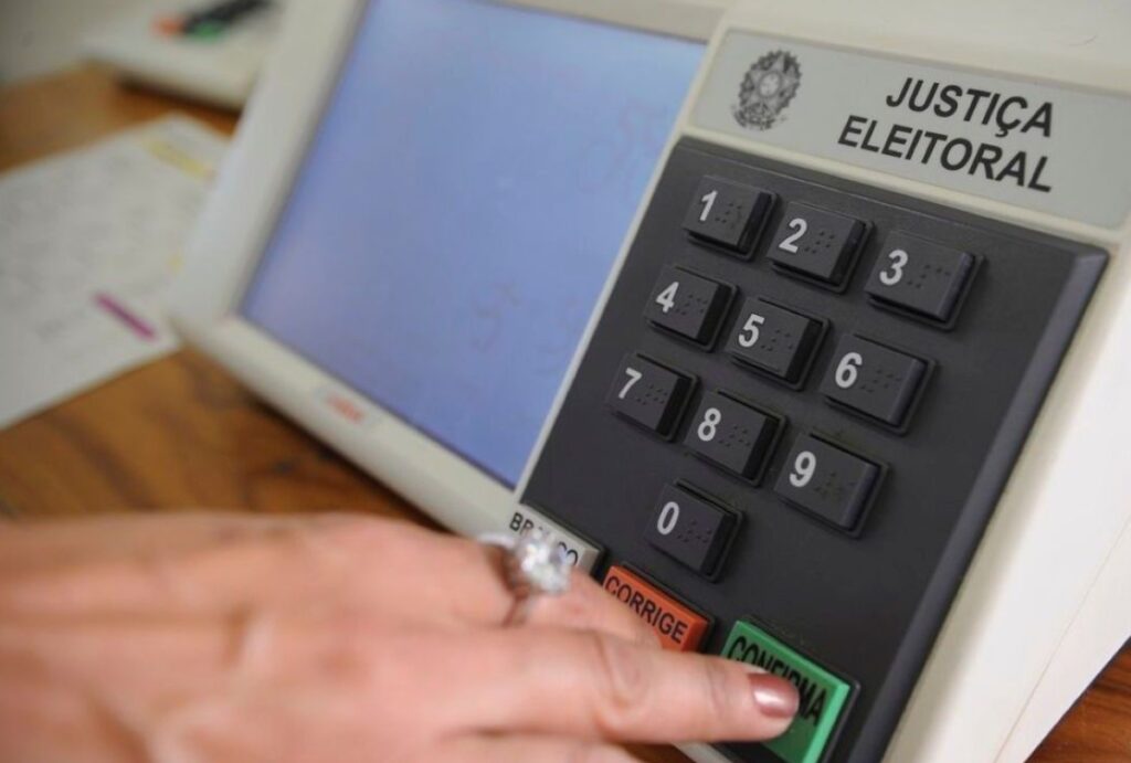 Voto no segundo turno das eleições neste domingo (25) vai valer como prova de vida automática para aposentados e pensionistas do INSS.